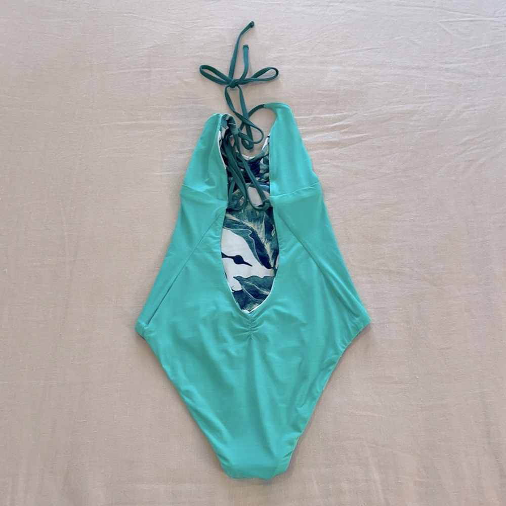 Women’s Roxy One Piece Swimsuit - Picture 4 of 4